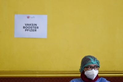 Indonesia had been relying on vaccine imports but has now introduced IndoVac. COVID-19 booster vaccinations at the Pulogadung Youth Center, Jakarta, 10 March 2022 (PHOTO: Ahmad Soleh/Sipa USA via Reuters Connect).