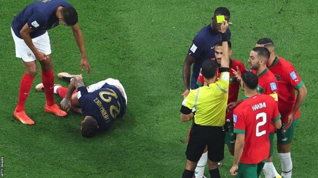 Morocco players protest as referee Cesar Ramos books Sofiane Boufal, rather than award him a penalty