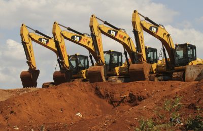 Excavators sit idle in a nickel-mining area on the hill of Pomala village in Southeast Sulawesi province, Indonesia, 2 September 2012. (Photo: REUTERS/Yusuf Ahmad)