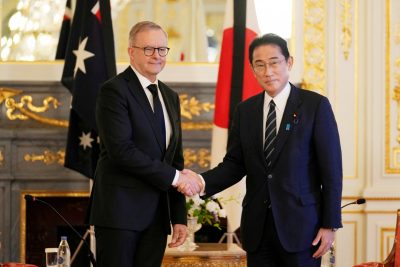 Australian Prime Minister Anthony Albanese, left, poses for a photo with Japanese Prime Minister Fumio Kishida before their meeting at Akasaka Palace state guest house in Tokyo, Tuesday 27 September 2022 (Photo: Reuters/Pool/Hiro Komae).