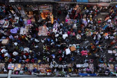 People shop at a crowded market ahead of Diwali, the Hindu festival of lights, in the old quarters of Delhi, India, 11 October 2022 (Photo: Reuters/Anushree Fadnavis).