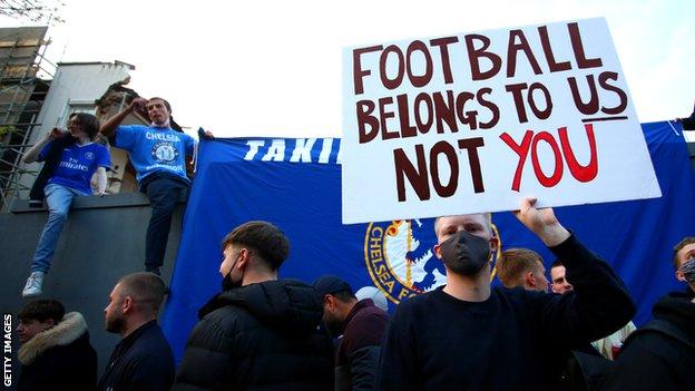 Fans protest the European Super League outside Stamford Bridge