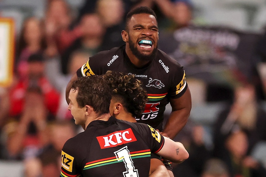 Dylan Edwards and Sunia Turuva celebrate a try