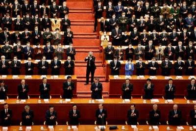 Chinese President Xi Jinping and other leaders applaud at the end of the closing session of the Chinese People's Political Consultative Conference at the Great Hall of the People in Beijing, China 10 March 2022 (Photo: Reuters/Carlos Garcia Rawlins).