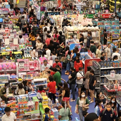 Shoppers browse merchandise at a shopping mall on Orchard Road in Singapore on December 23, 2022. In the 1980s, Hong Kong, Singapore, South Korea and Taiwan came to be known as “tiger economies” because of their rapid pace of growth. Photo: Reuters