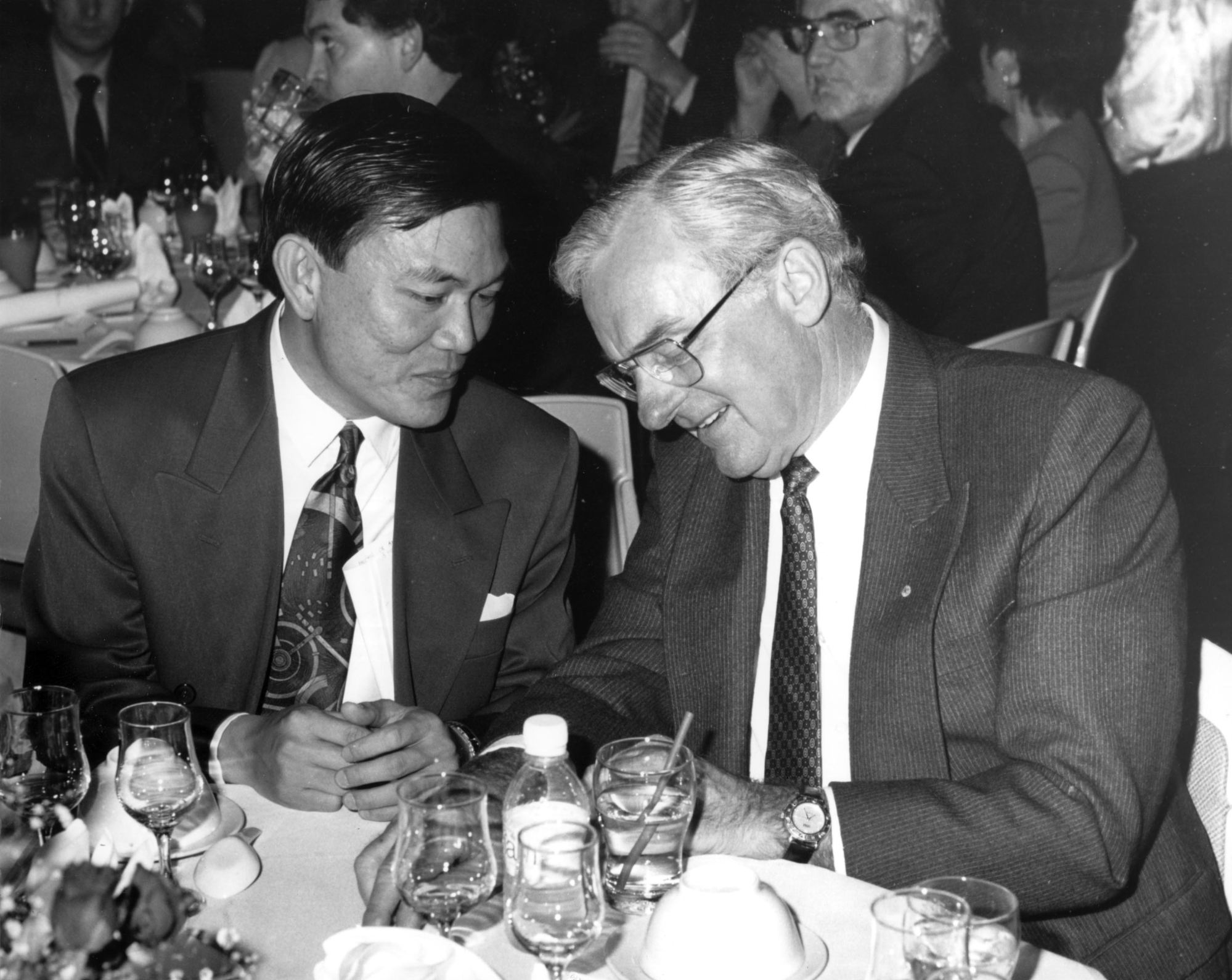 Ngo (left) and Bill Hayden, Governor General of Australia, at the official opening of the Mekong Club, in Fairfield, Sydney, in 1993. Photo: Getty Images