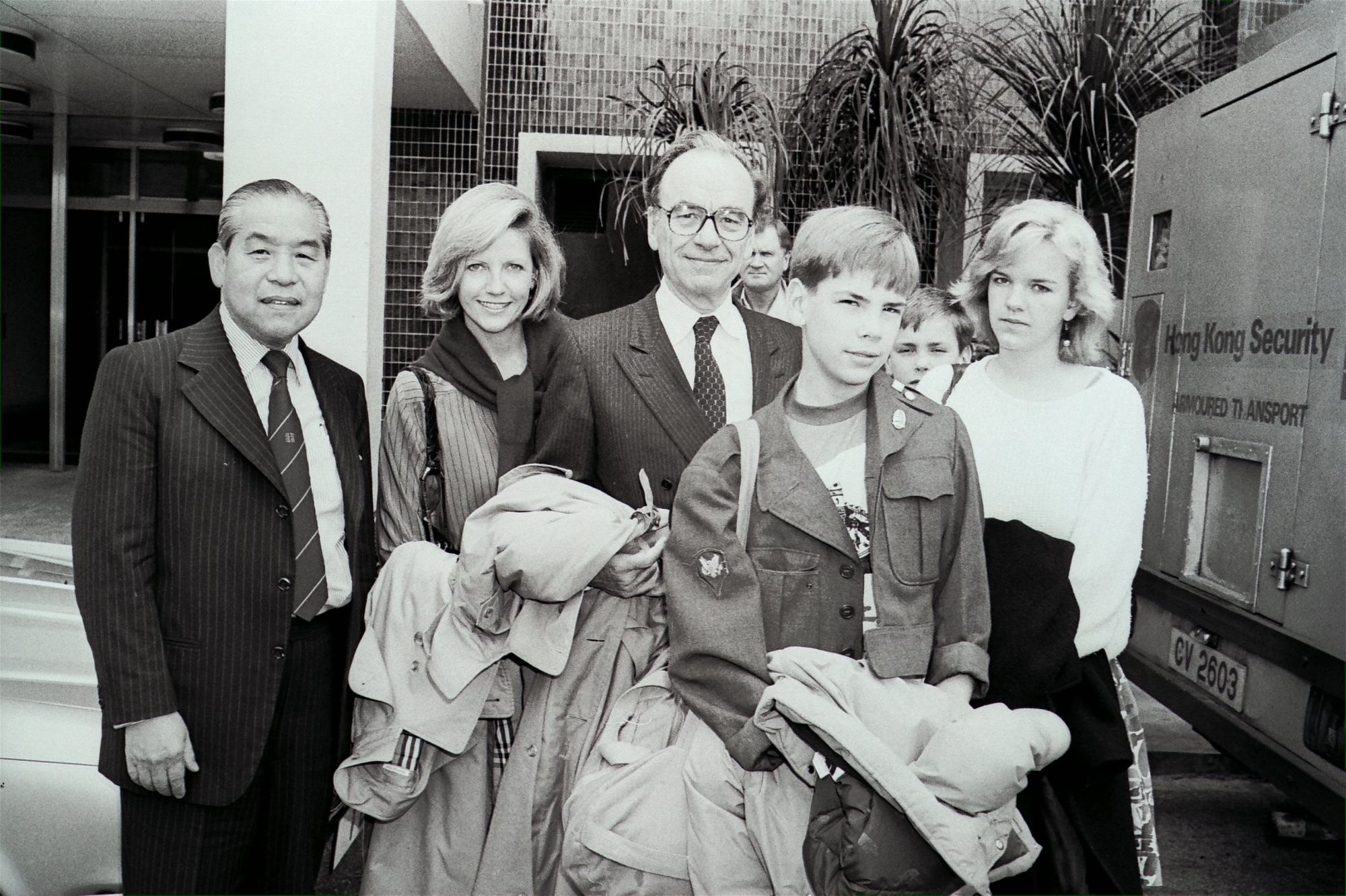 Rupert Murdoch (centre) and his family pose for a photo with Hong Kong legislator Alex Wu Shu-chih (left) at Kai Tak airport in Hong Kong in 1985. A year later, Murdoch’s News Corporation acquired the Post. Photo: SCMP Pictures