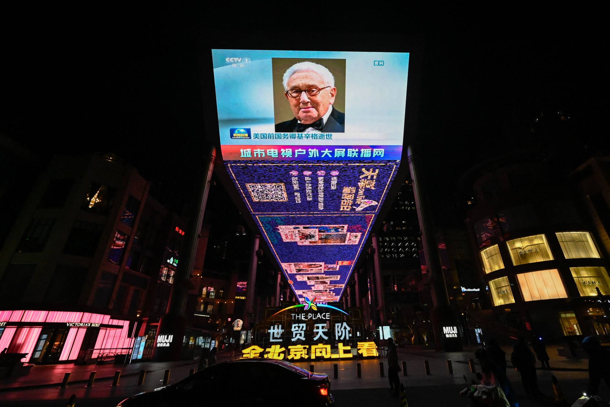 An outdoor screen in Beijing shows a news programme discussing Kissinger’s death on Thursday. Photo: AFP