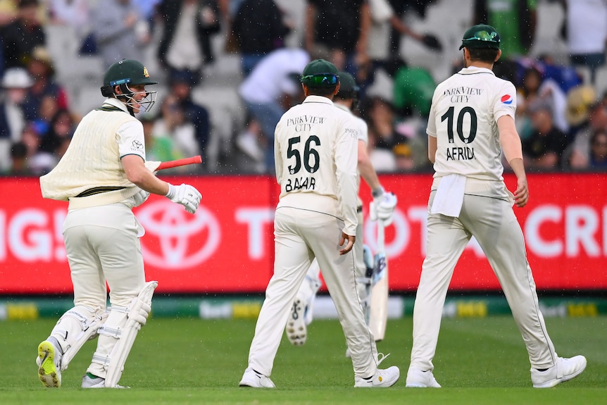 Marnus Labuschagne walks off talking to Shaheen Shah Afridi