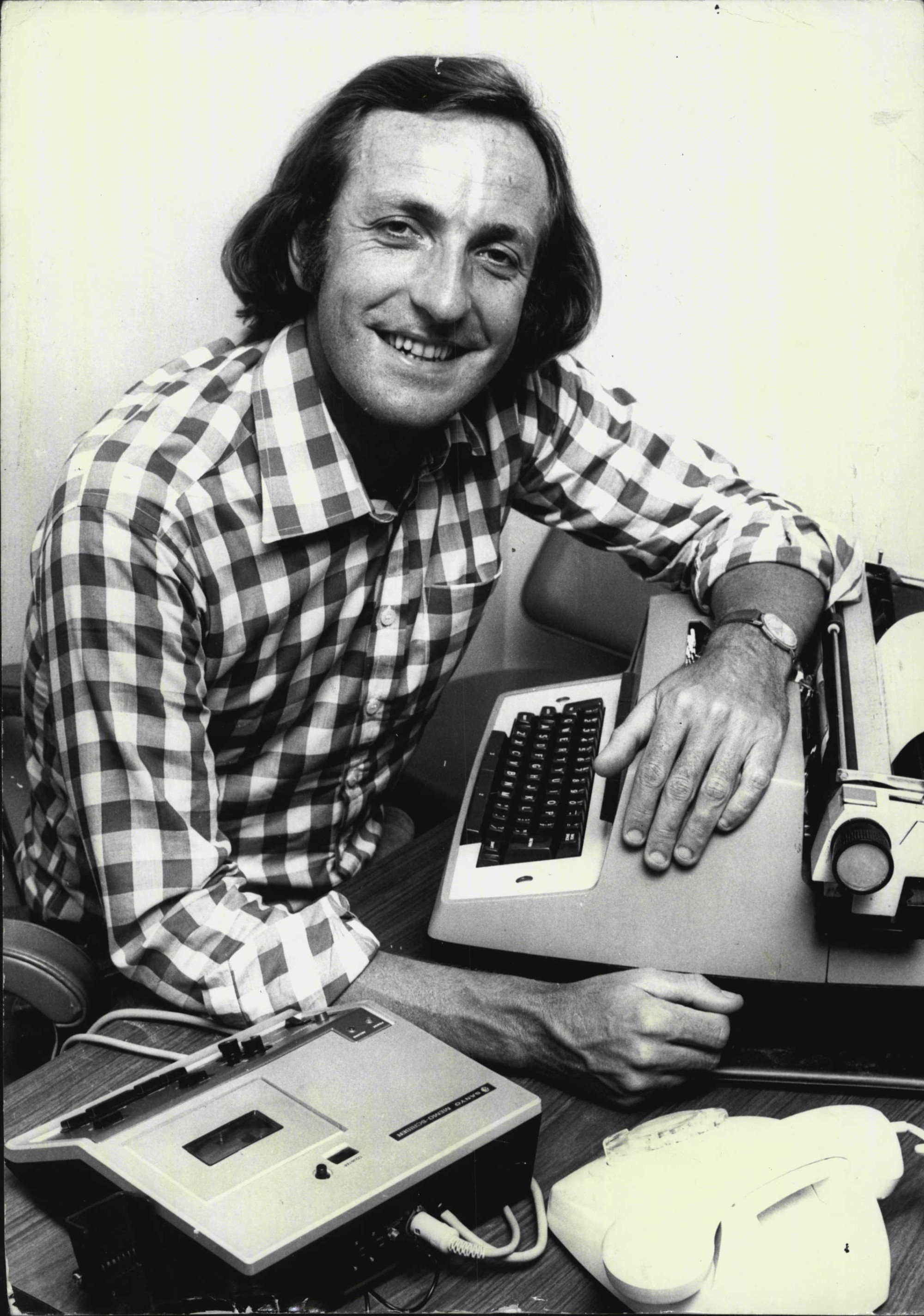 John Pilger in 1976. The Australia -born documentary maker was known for his work covering the aftermath of Pol Pot’s regime in Cambodia. Photo: Getty Images