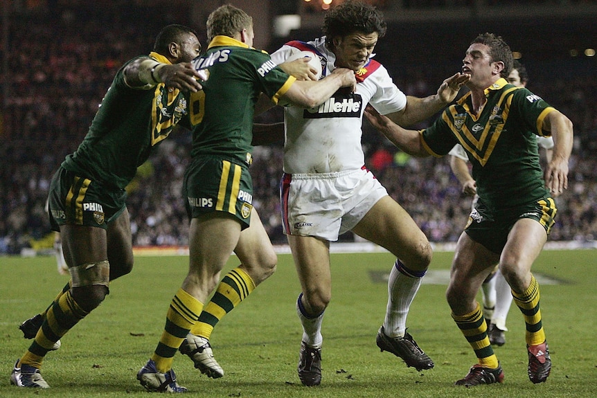 Andy Farrell runs through Australian players