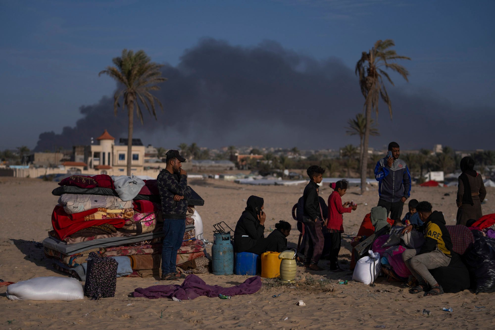 Palestinians who fled Khan Younis amid the Israeli offensive on the Gaza Strip arrive in Rafah on Monday. Photo: AP
