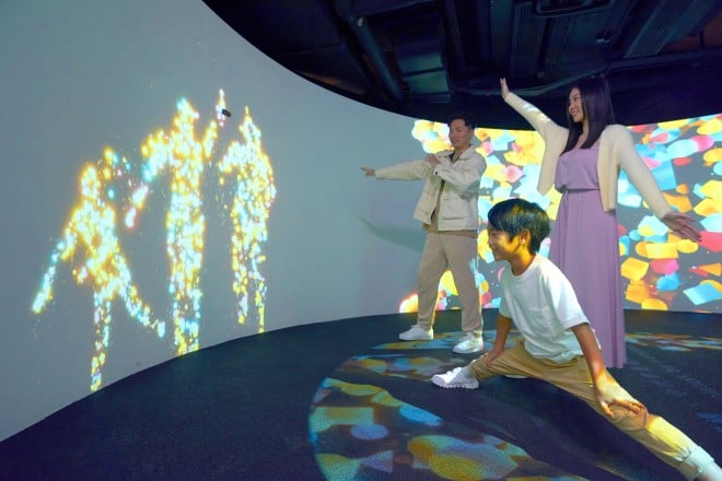 In this 270-degree immersive space, colourful particles are shaped into unique individuals, allowing you to let loose and interact with your friends. Each time your lights cross, your differences grow blurrier and a symphony of lights will be created.