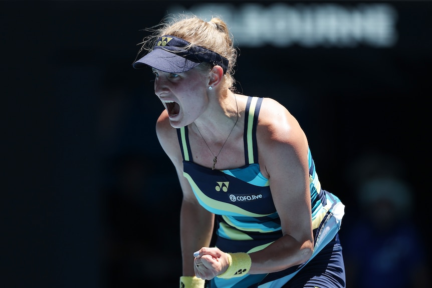 Dayana Yastremska screams and clenches her fist