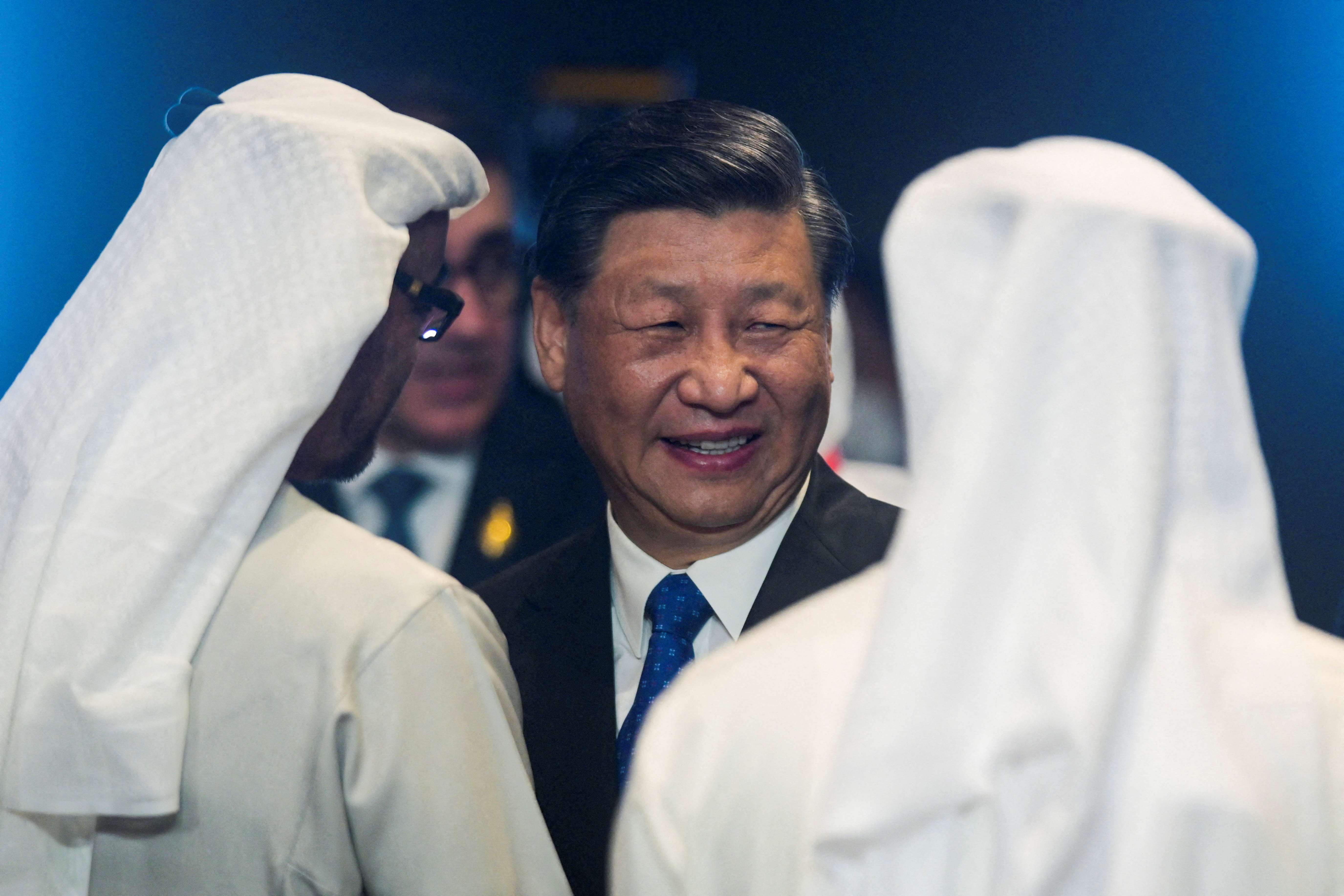 Xi (centre) talks with United Arab Emirates President Sheikh Mohamed bin Zayed Al-Nahyan (left) at the opening of the G20 Summit in Bali in 2022