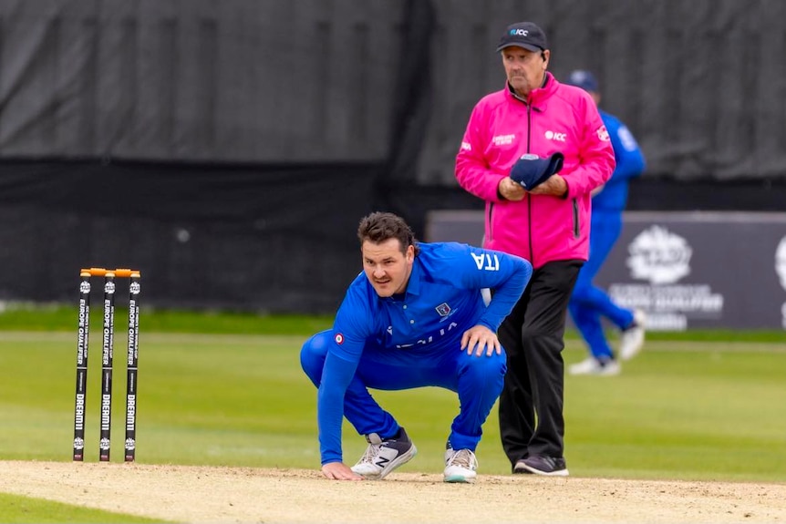 Ben Manenti bowling for the Italian cricket team.