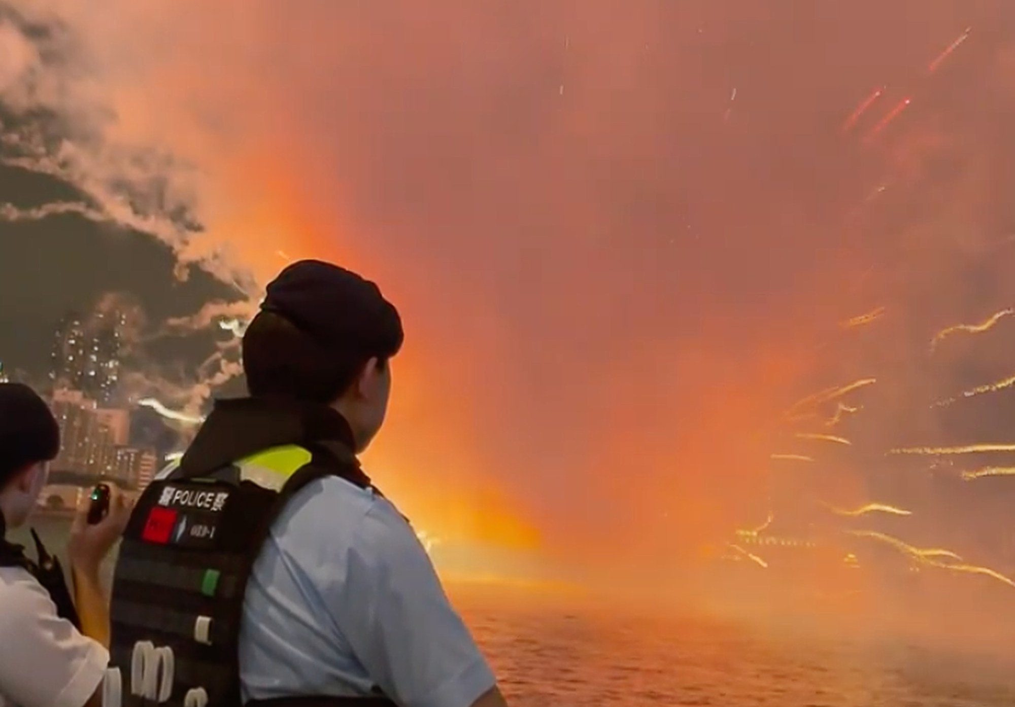 Some social media users say they mostly saw thick clouds of smoke during the display. Photo: Xiaohongshu/Vicky在香港