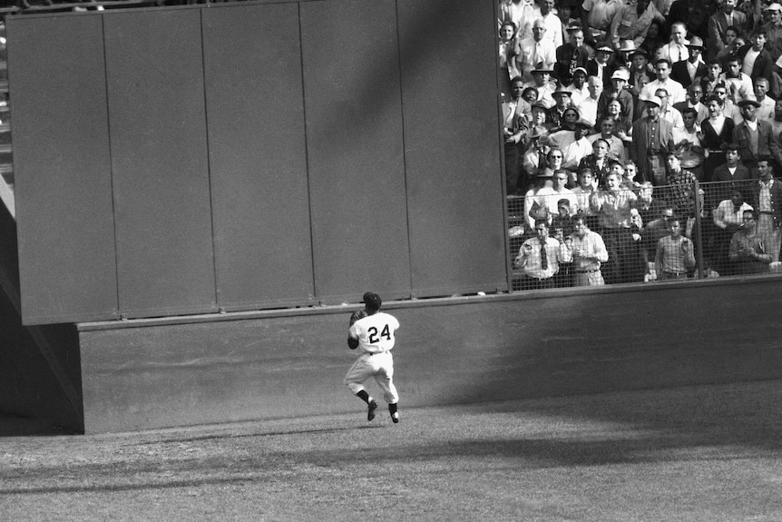 Willie Mays makes the catch