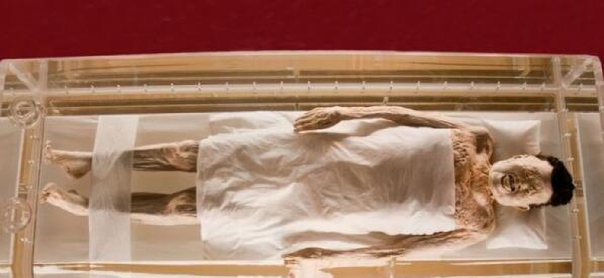 Despite being nearly 2,200 years old, Lady Dai’s body was remarkably well-preserved: her skin was soft, limbs flexible, hair intact, and internal organs in place. Photo: Sina