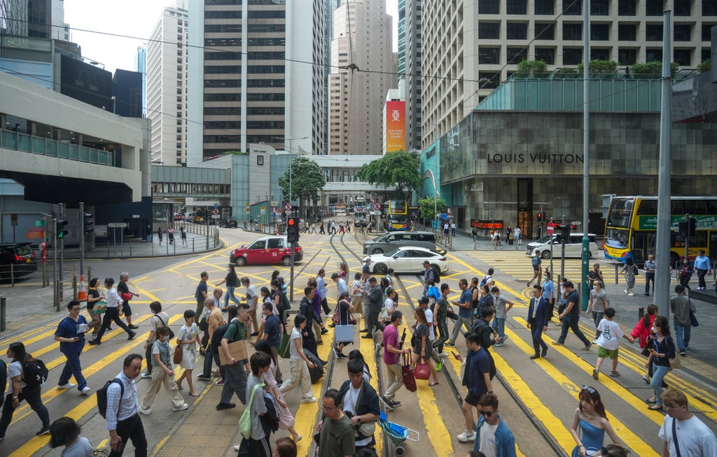 Experts have called on local authorities to offer more support to new arrivals, as many face a wide range of challenges such as getting their own businesses started. Photo: Sam Tsang