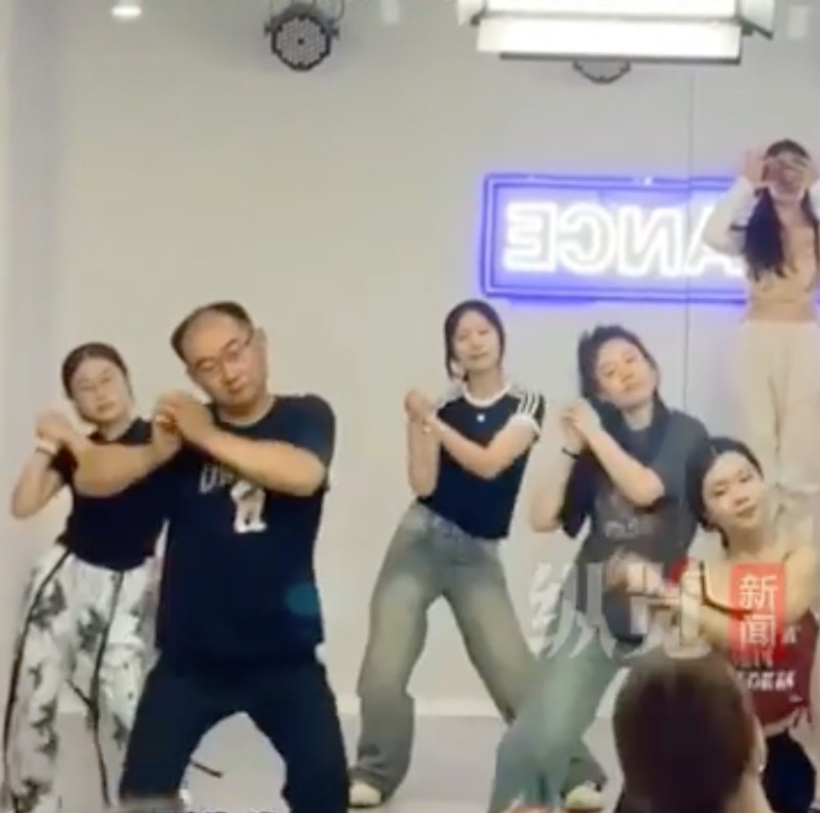 A middle-aged Chinese man went viral for his square dancing style, joyfully shaking his beer belly and swinging his hips. Photo: Baidu