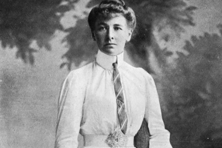 Charlotte Cooper poses