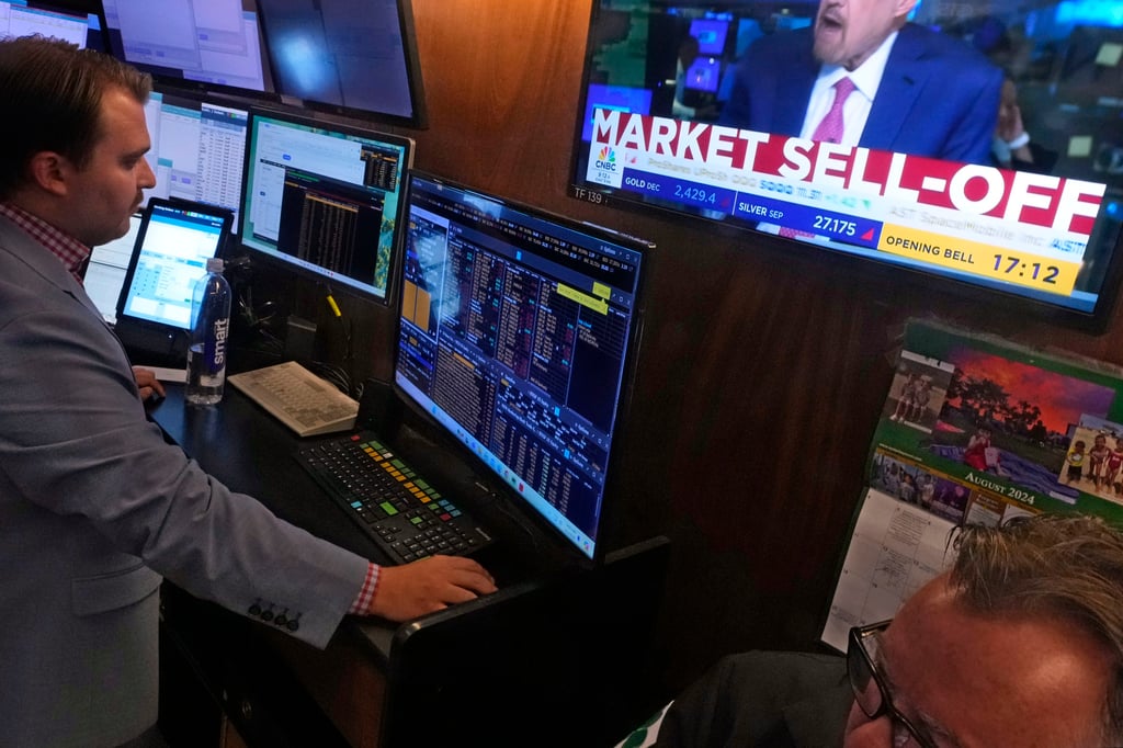 A television screen on the floor of the New York Stock Exchange indicates another sell-off. Photo: AP