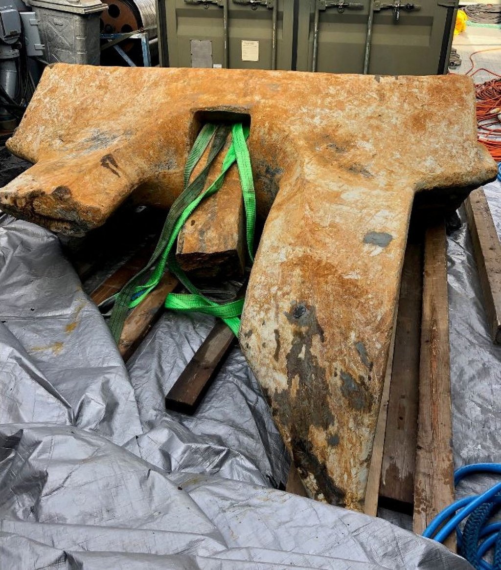 An anchor recovered from a 3-metre deep mudhole next to the damaged Balticconnector gas pipeline by the Finnish Navy. Photo: National Bureau of Investigation via Reuters