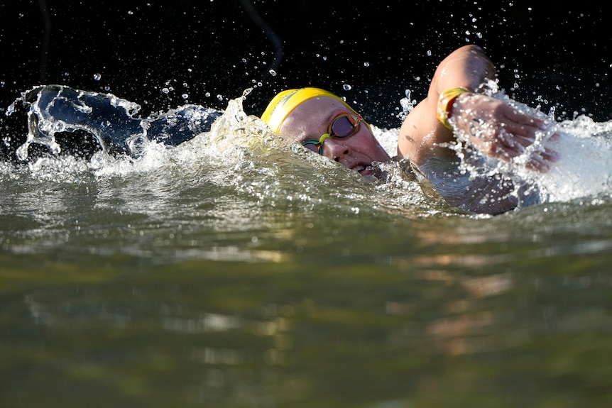 Mo Johnson swims