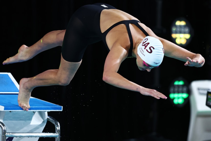 Alexa Leary dives into the pool