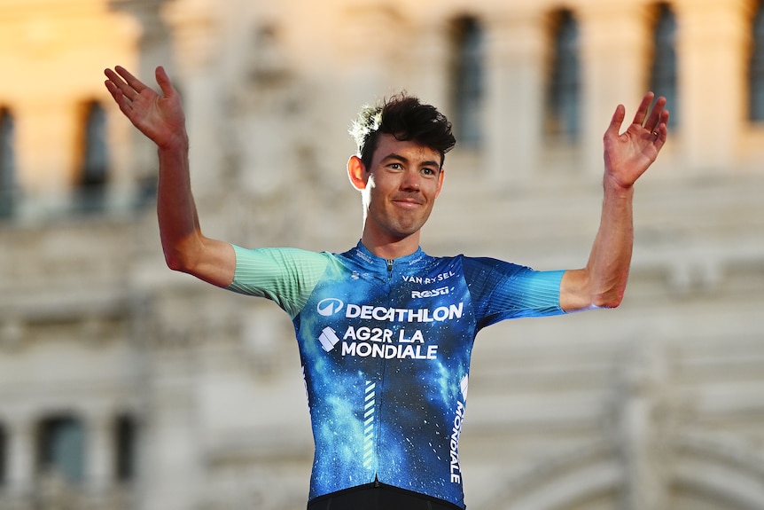 Ben O'Connor waves his hands