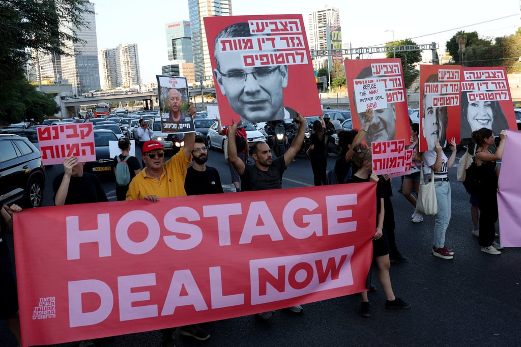 Protesters block a main road to show support for the hostages in Gaza, in Tel Aviv, Israel, September 1, 2024. Photo: Reuters