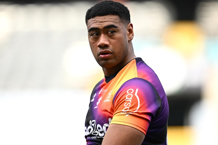 Lazarus Vaalepu looks to his left at a Melbourne Storm NRL training session.
