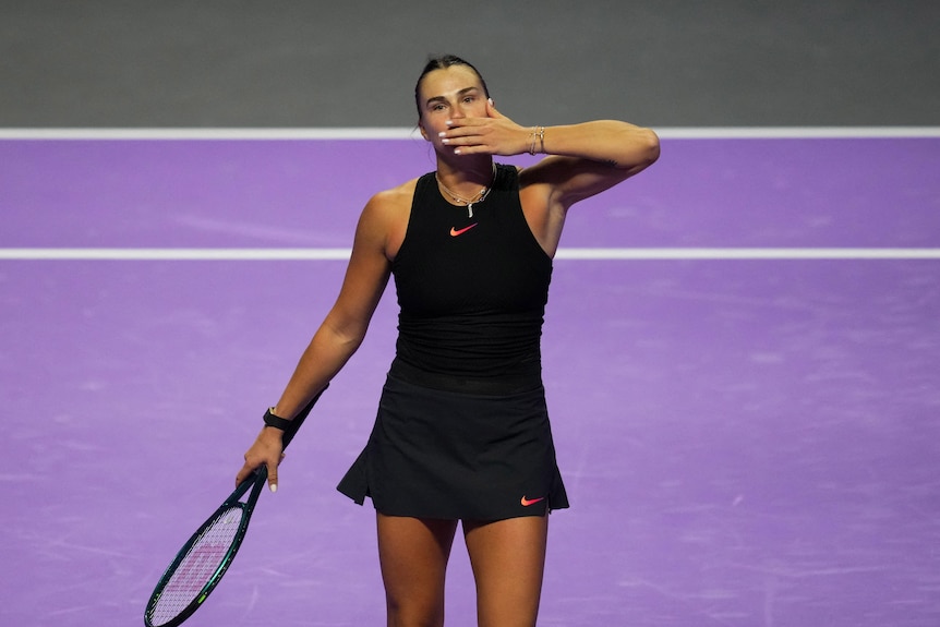 Aryna Sabalenka blows a kiss.