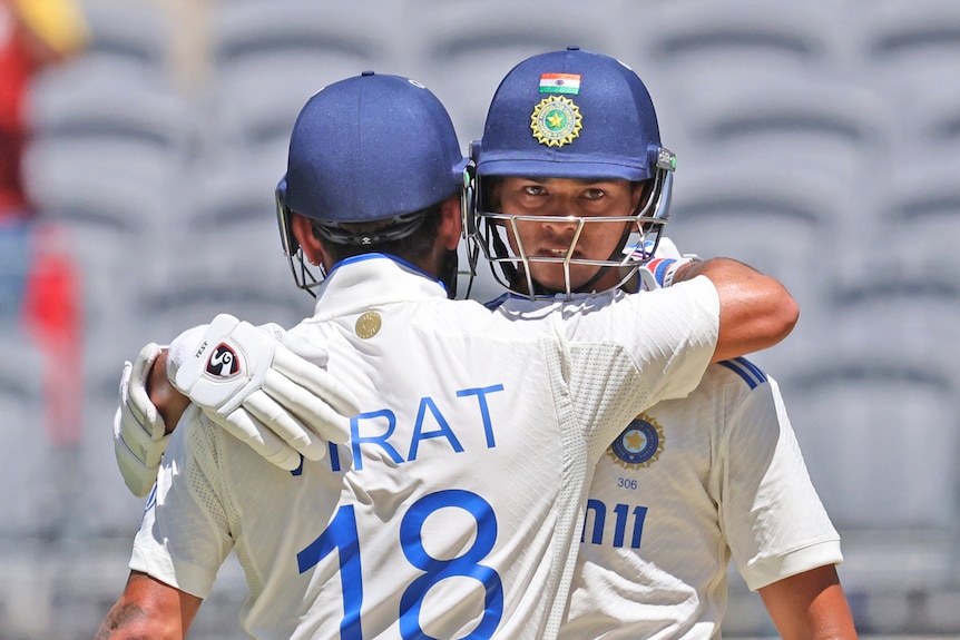 Yashasvi Jaiswal hugs Virat Kohli
