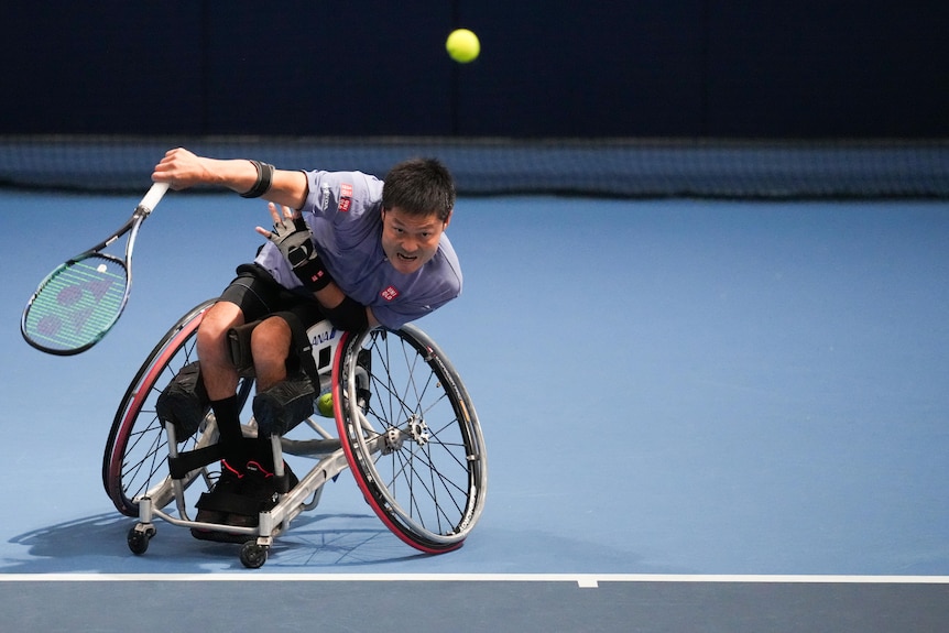 Kunieda hitting a serve.