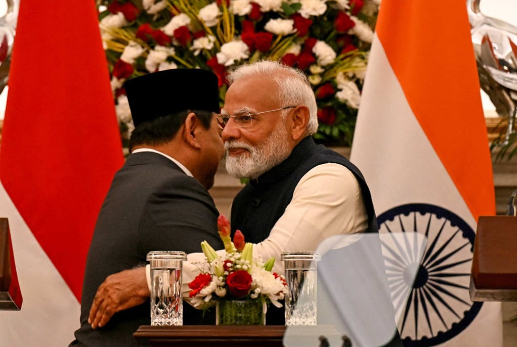 Indonesian President Prabowo Subianto (left) embraces Indian Prime Minister Narendra Modi during a joint press briefing in New Delhi on January 25, 2025. Photo: AFP