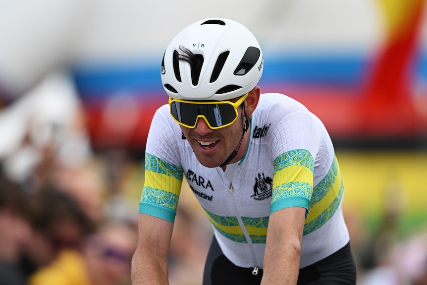 Ben O'Connor rides his bike