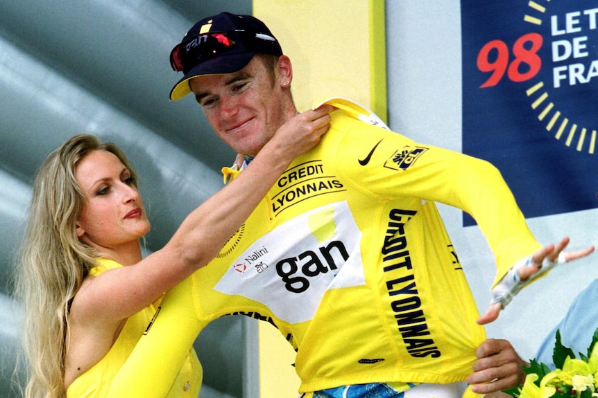 Stuart O'Grady putting on the yellow jersey at the 1998 Tour de France