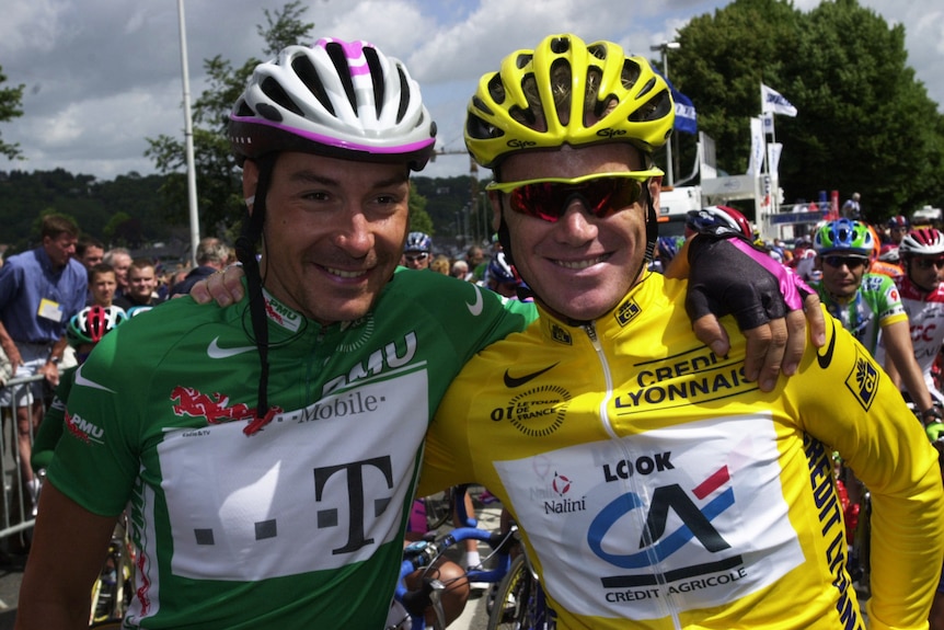 Erik Zabel and Stuart O'Grady hug