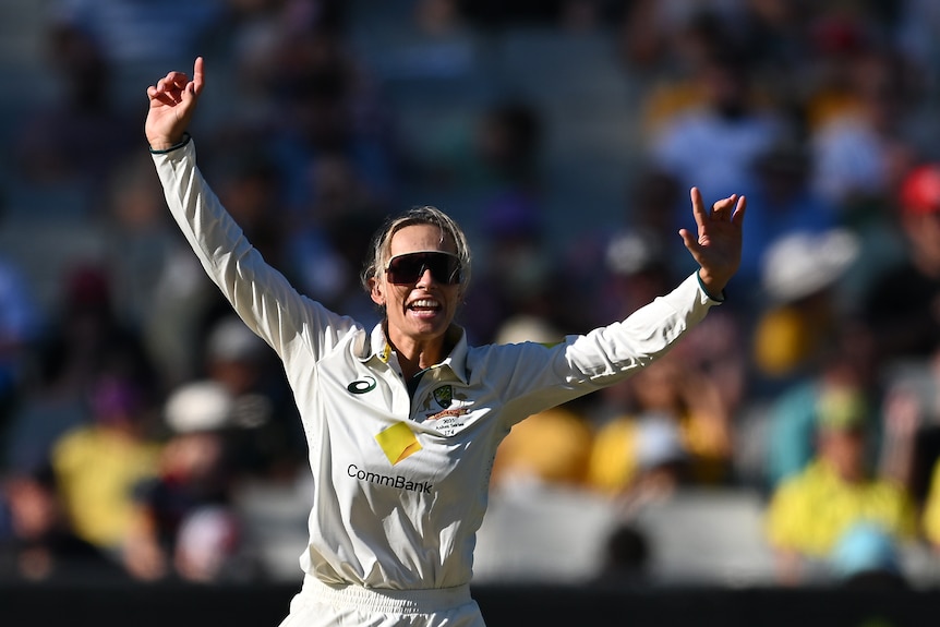 Ashleigh Gardner celebrates