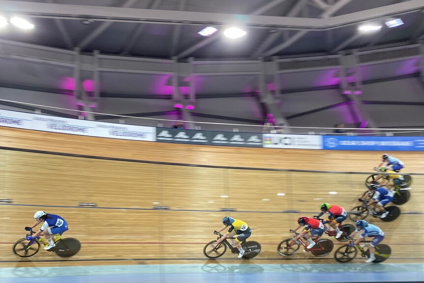 Sophie Marr leads the women's elite elimination race