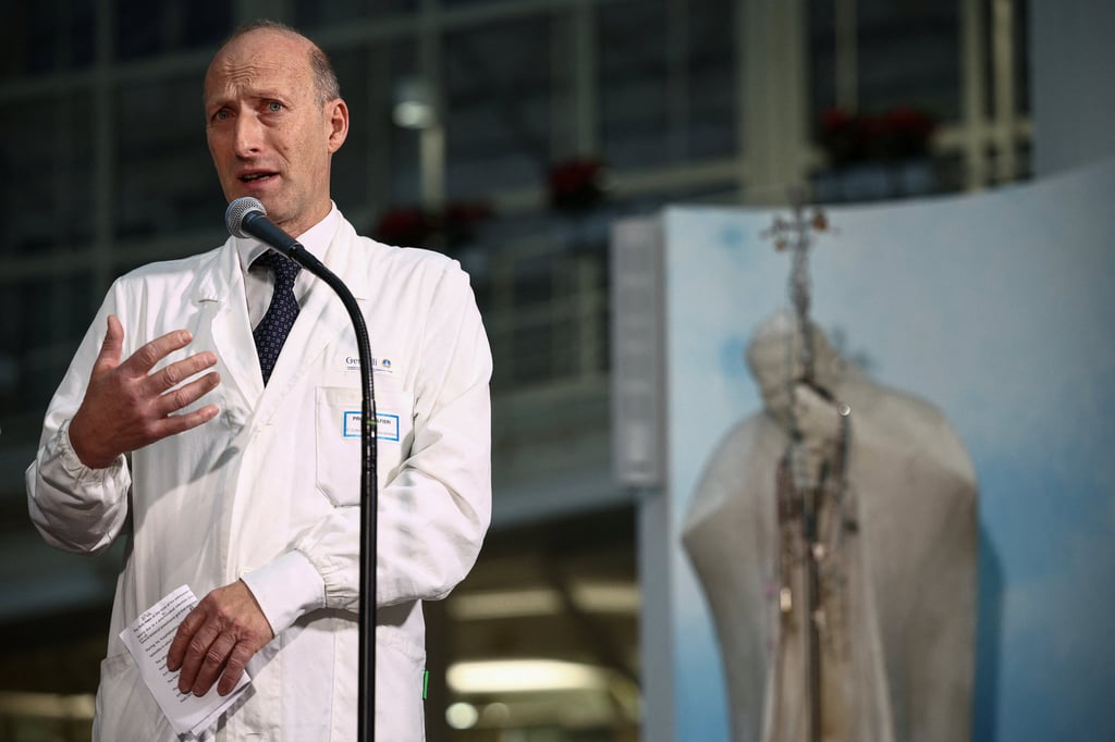 Chief surgeon Sergio Alfieri speaks during a press conference at the Gemelli hospital in Rome, Italy, on Saturday. Photo: Reuters Chief surgeon Sergio Alfieri speaks during a press conference at the Gemelli hospital in Rome, Italy, on Saturday. Photo: Reuters