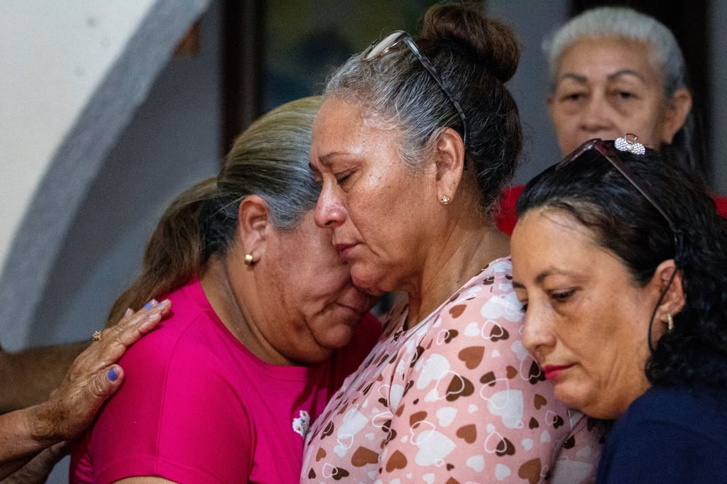 Aura Rico, mother of Venezuelan David Gerardo Cabrera Rico, who is being held in a high-security prison in El Salvador, is comforted by relatives in Maracaibo, Venezuela, on Friday. Photo: Reuters