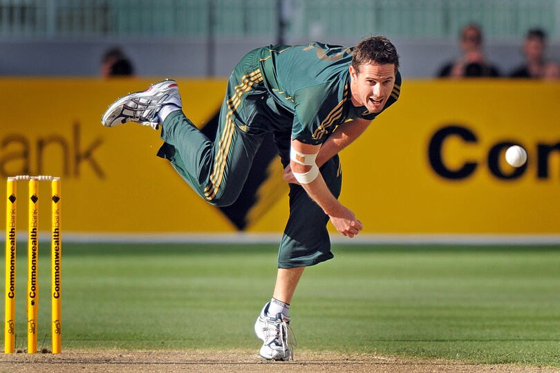 Shaun Tait bowls a delivery while in an Australian green uniform at the MCG in Melbourne in 2009