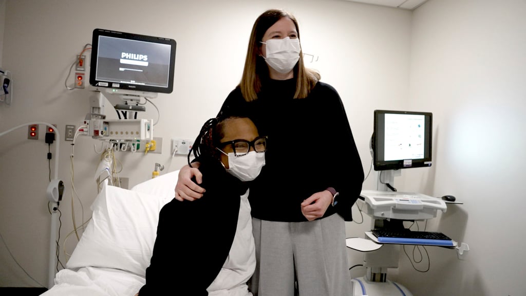 Pig kidney transplant recipient Towana Looney sits with transplant surgeon Jayme Locke at NYU Langone Health in New York in December 2024. Photo: AP Pig kidney transplant recipient Towana Looney sits with transplant surgeon Jayme Locke at NYU Langone Health in New York in December 2024. Photo: AP