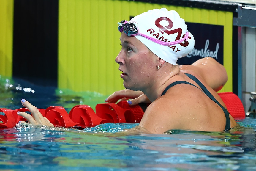 Ella Ramsay holds onto the lane rope