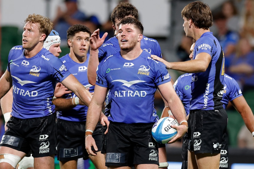 Carlo Tizzano holds the ball during a Super Rugby Pacific match against the Highlanders.