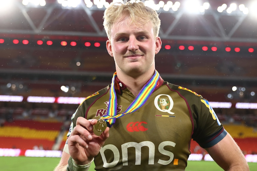 Tom Lynagh holds the Sellars Dixon Medal.