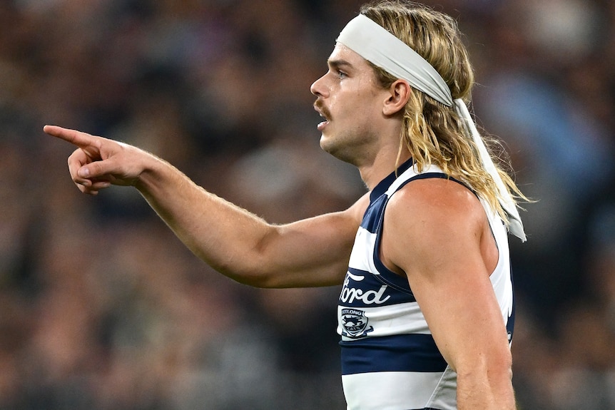 Bailey Smith points a finger on his right hand during an AFL match.